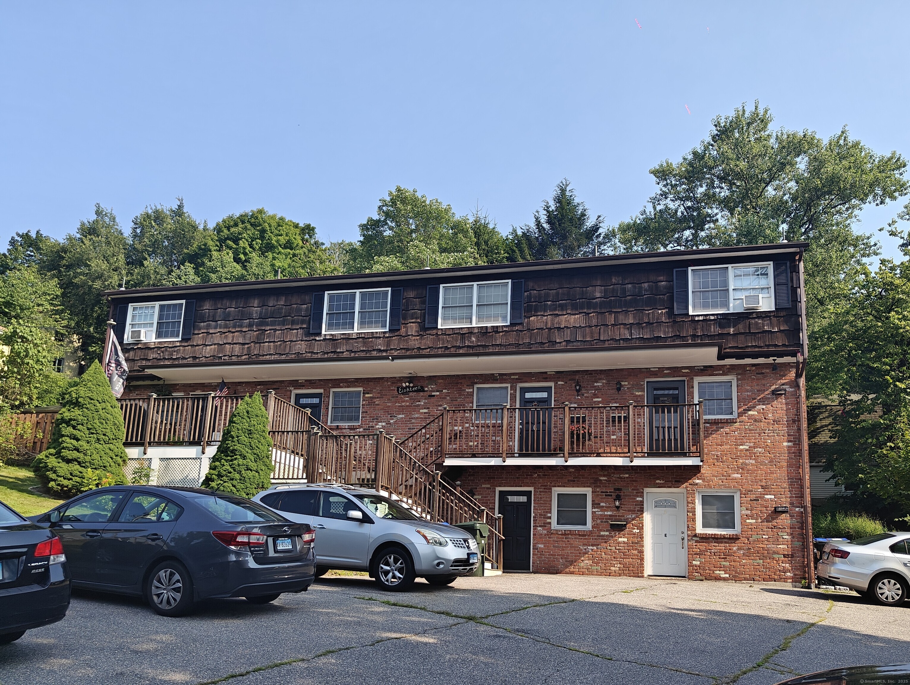 Broadview Heights, Thomaston, Connecticut - 2 Bedrooms  
2 Bathrooms  
4 Rooms - 