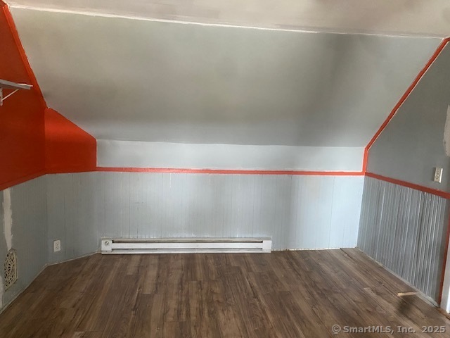 Rental Property at Oak Street, Naugatuck, Connecticut - Bedrooms: 2 
Bathrooms: 1 
Rooms: 4  - $1,450 MO.