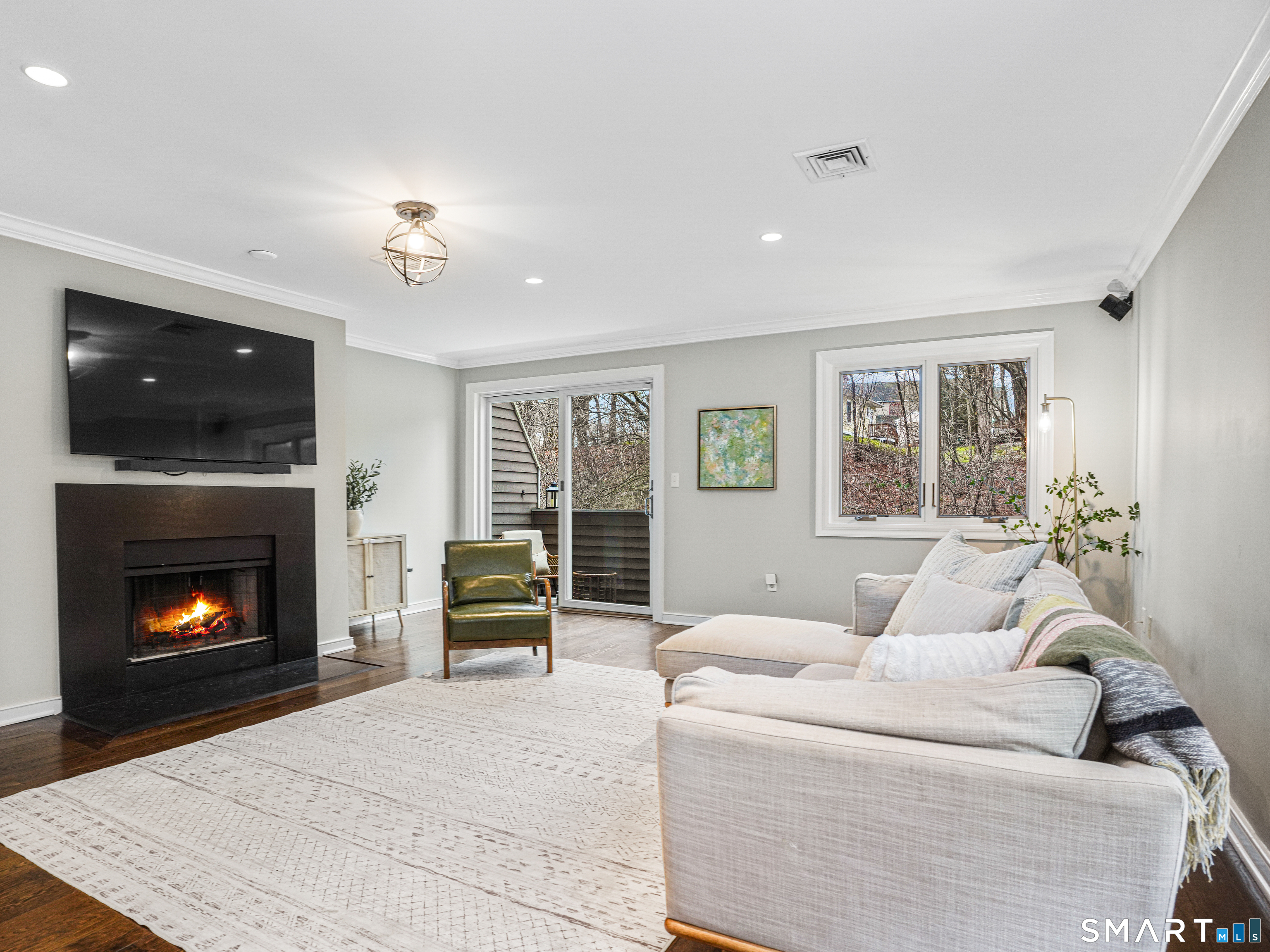 453 East Putnam Avenue 4B