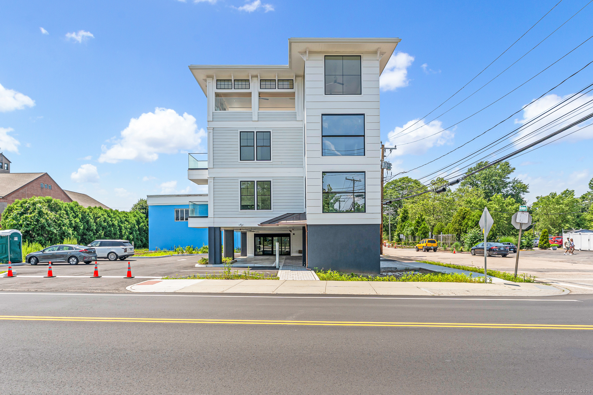 32 Broadway Avenue