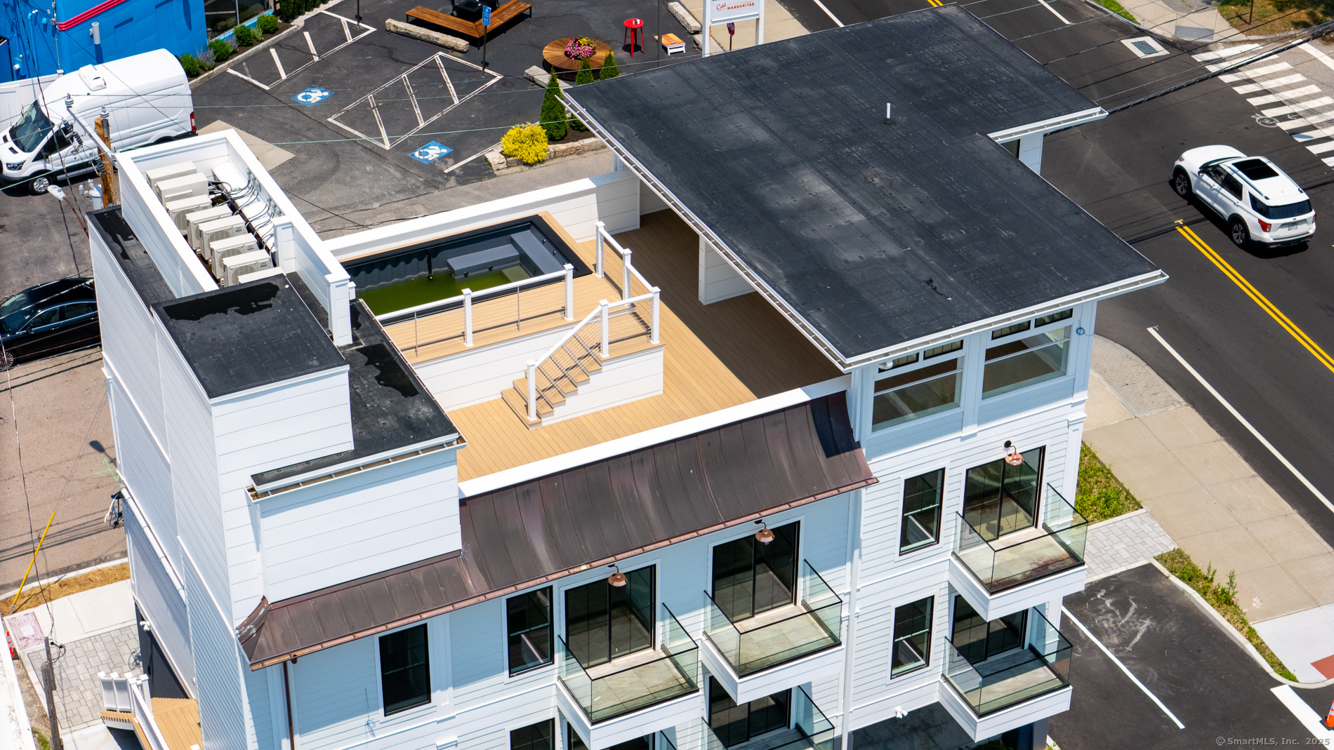 32 Broadway Avenue
