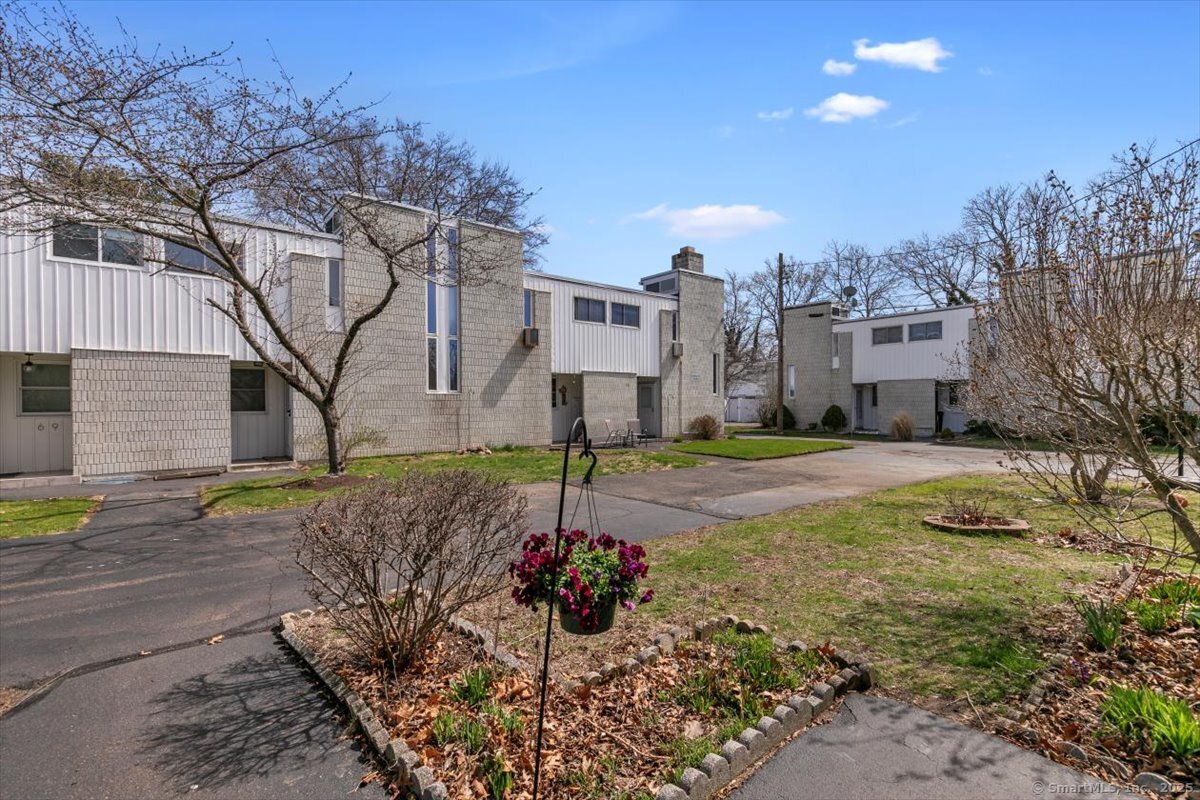 Wooster Street 51, New Haven, Connecticut - 2 Bedrooms  
1 Bathrooms  
4 Rooms - 
