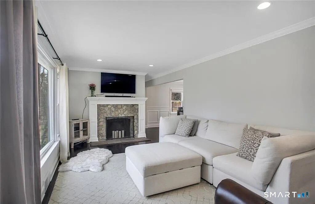 8 Ferndale Drive