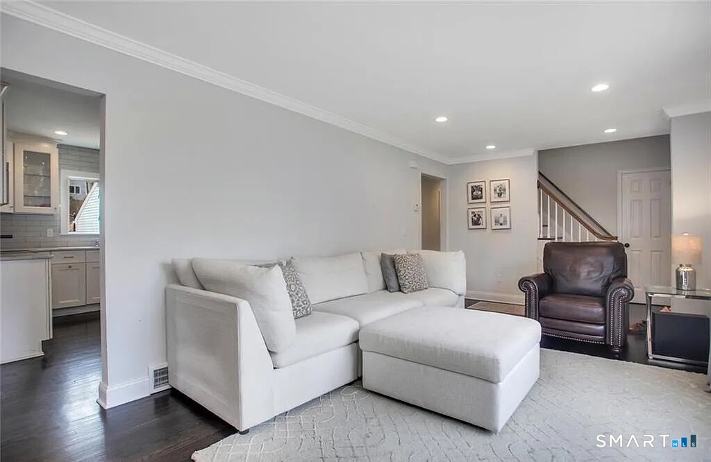 8 Ferndale Drive