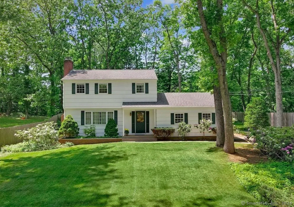 Property for Sale at Mayflower Lane, Meriden, Connecticut - Bedrooms: 3 
Bathrooms: 2 
Rooms: 9  - $369,000