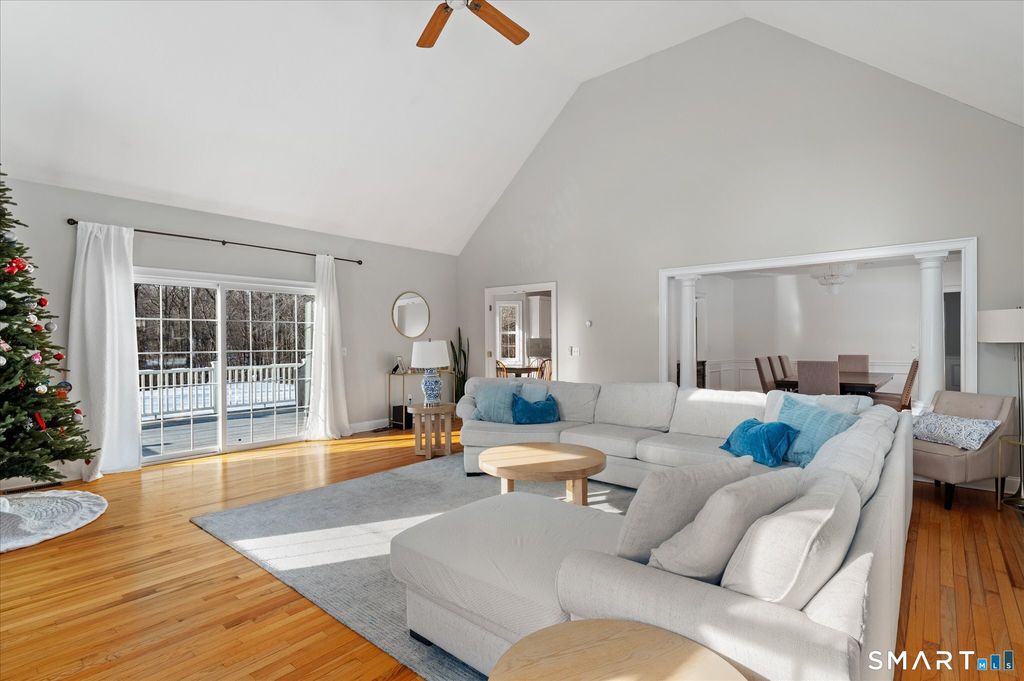 Photo of 1093 Monroe Turnpike, Monroe, CT 06468 (MLS # 24143594)