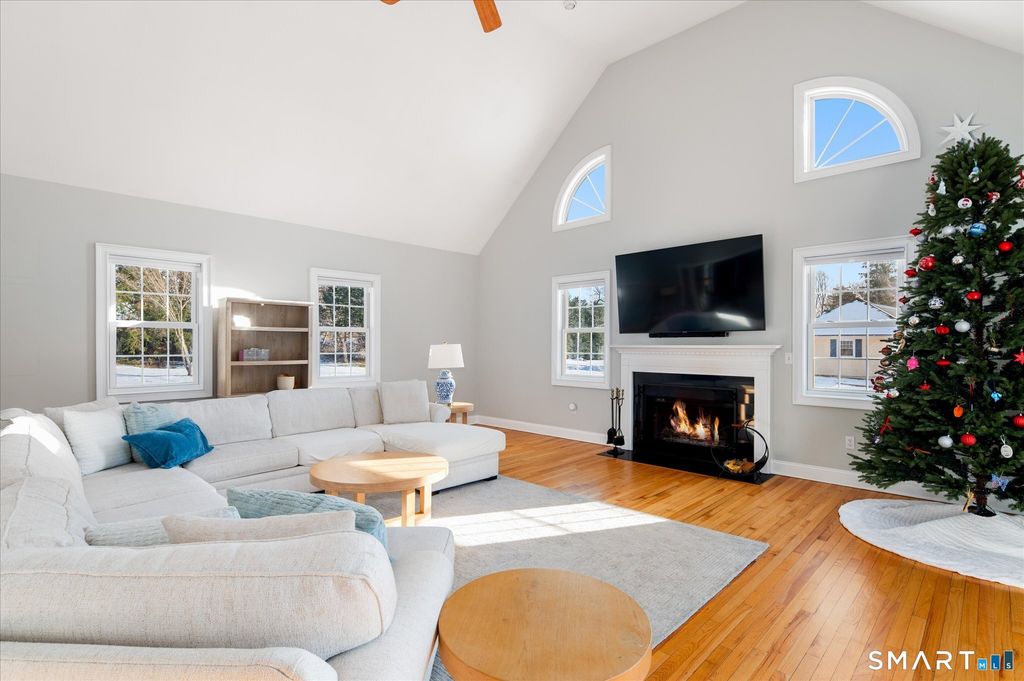 Photo of 1093 Monroe Turnpike, Monroe, CT 06468 (MLS # 24143594)