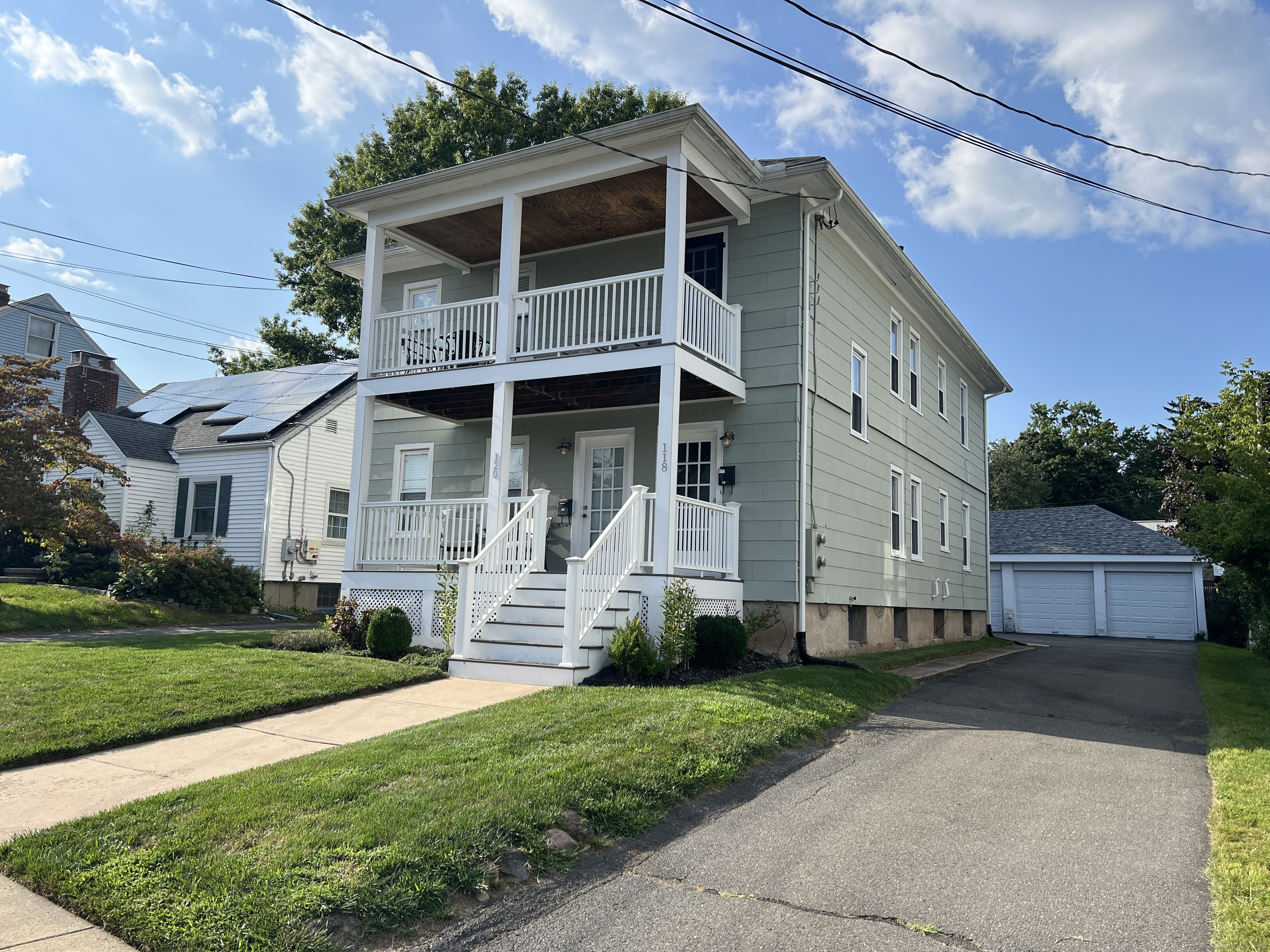 118 Richard Street, West Hartford, Connecticut - 2 Bedrooms  
1 Bathrooms  
5 Rooms - 