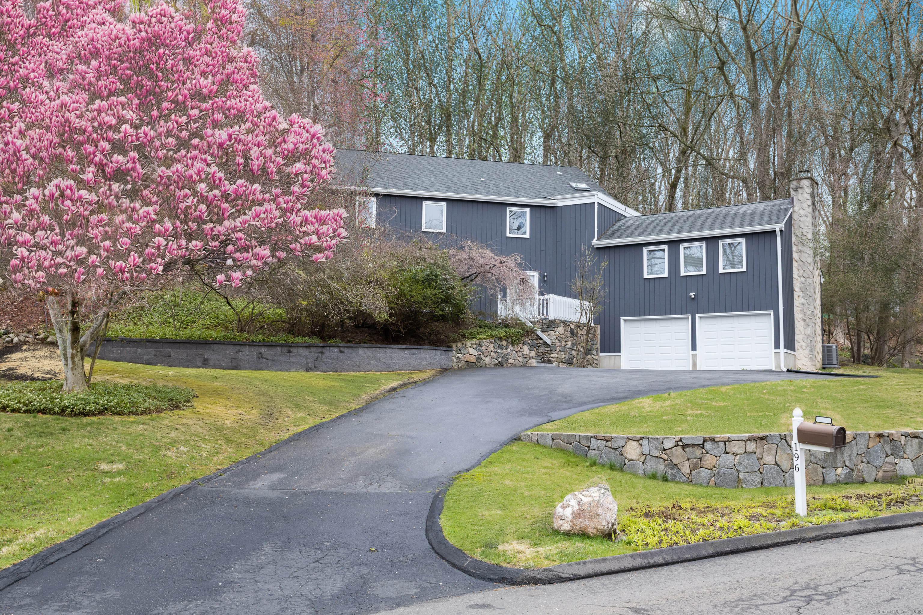 Property for Sale at 196 West Trail, Stamford, Connecticut - Bedrooms: 4 
Bathrooms: 3.5 
Rooms: 9  - $1,195,000