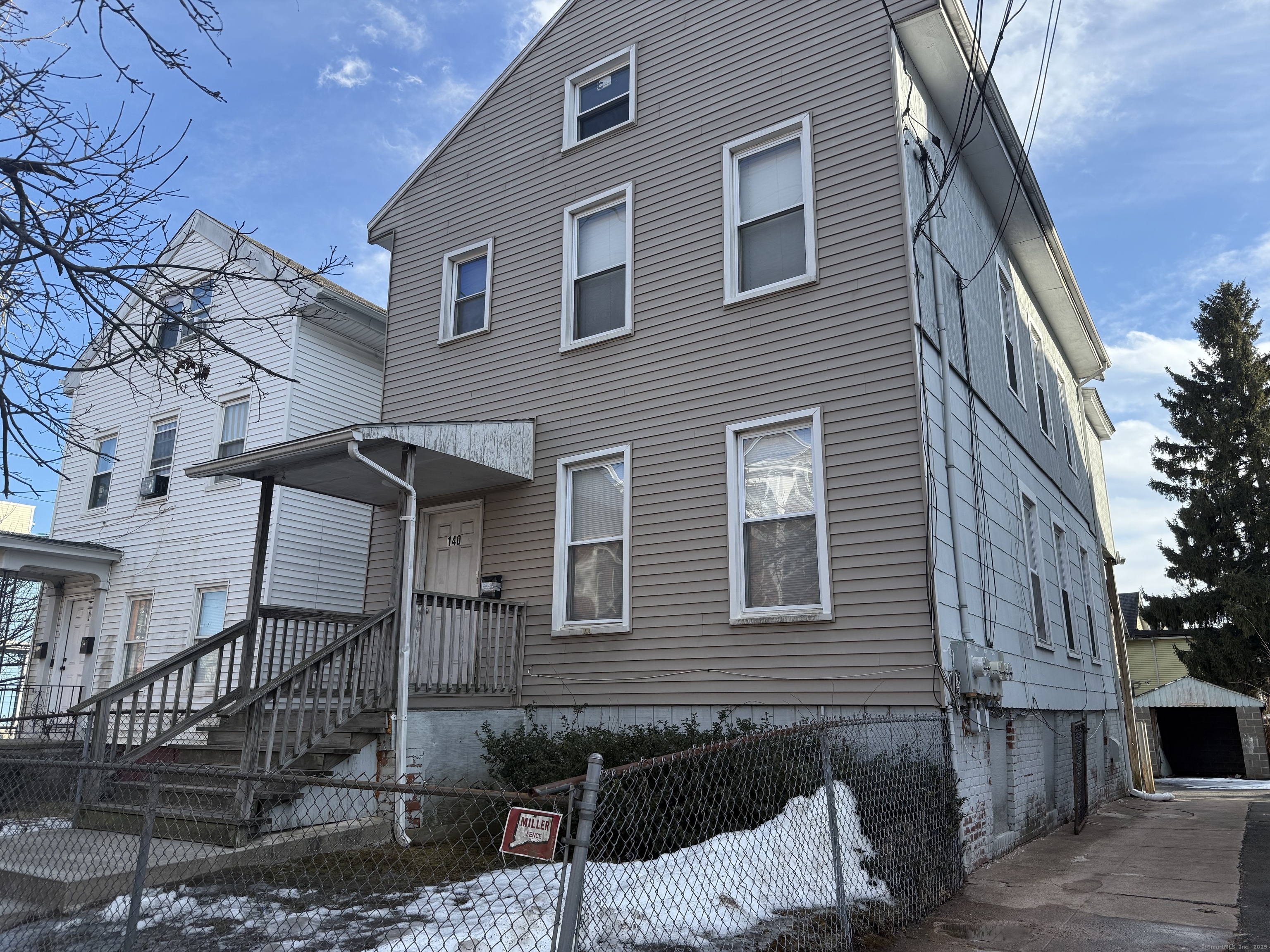 Property for Sale at Henry Street, New Haven, Connecticut - Bedrooms: 5 
Bathrooms: 2 
Rooms: 12  - $339,000