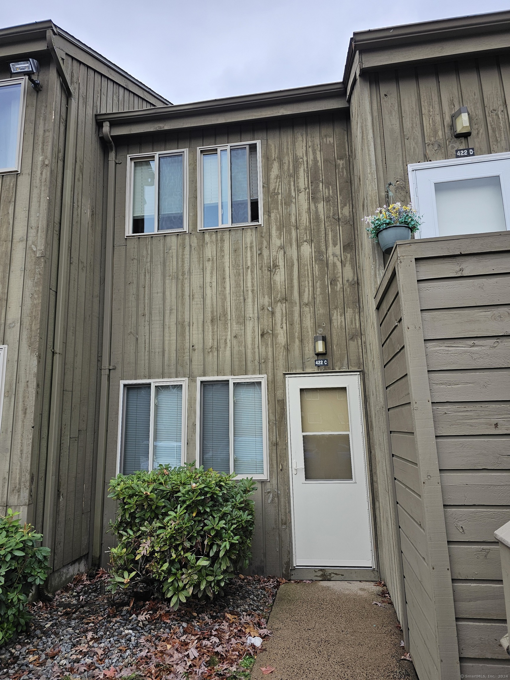 422 Emmett Street Apt C, Bristol, Connecticut - 1 Bedrooms  
1 Bathrooms  
3 Rooms - 