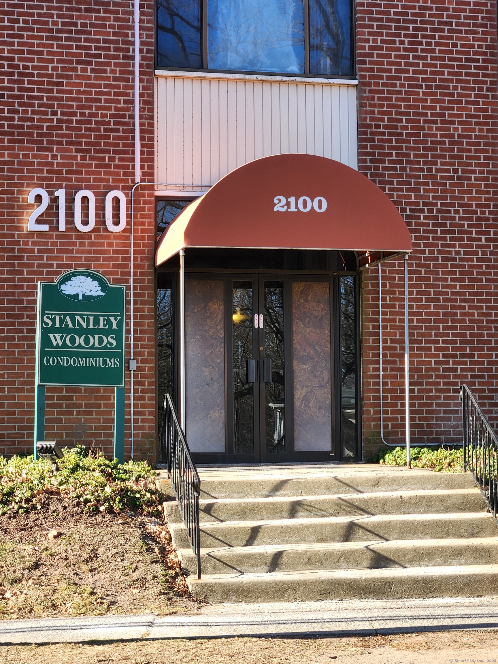 Stanley Street 210, New Britain, Connecticut - 1 Bedrooms  
1 Bathrooms  
2 Rooms - 