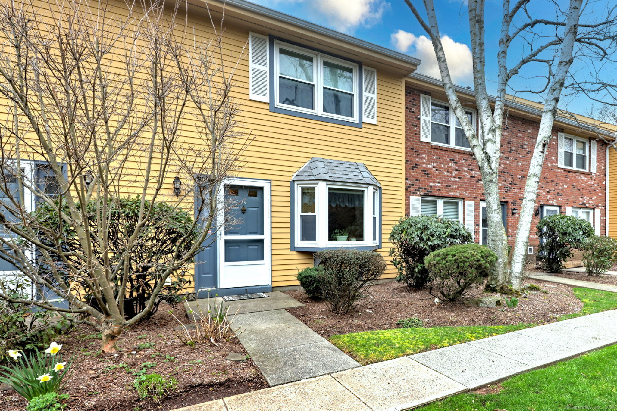 View North Haven, CT 06473 townhome