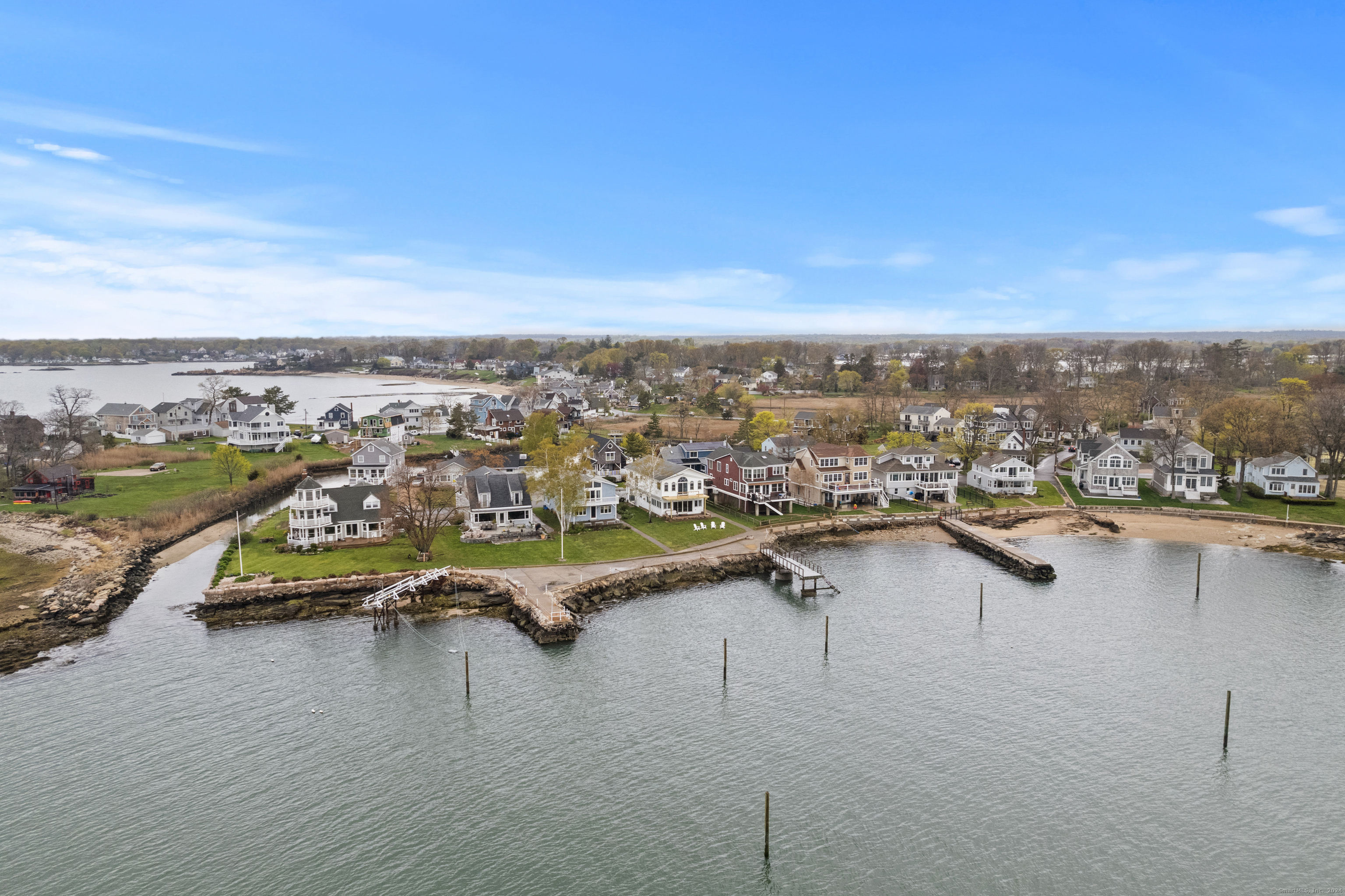 20 Summer Island Point, Branford, Connecticut - 6 Bedrooms  
4.5 Bathrooms  
9 Rooms - 