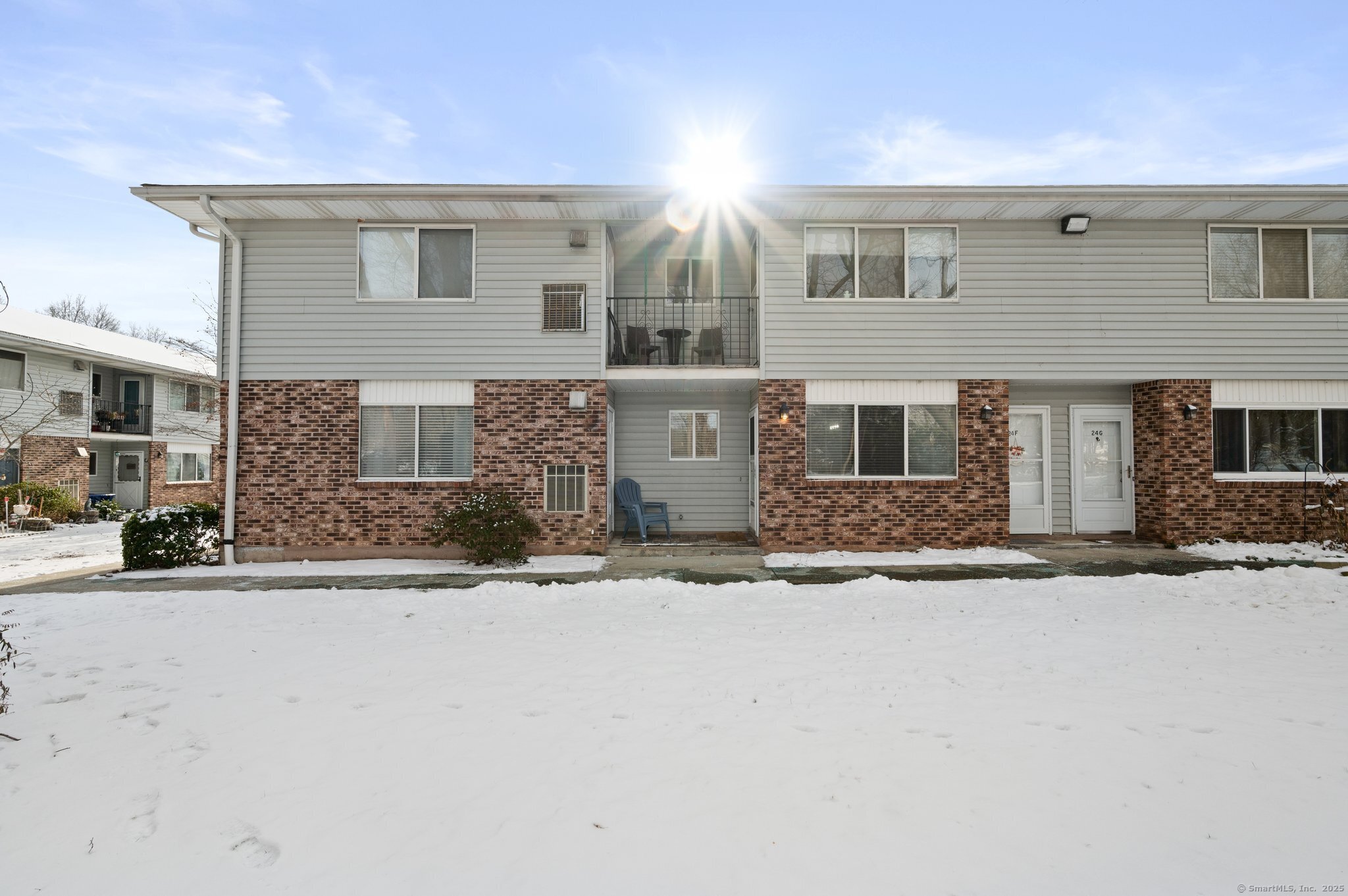 Thompson Street Apt 24E, East Haven, Connecticut - 2 Bedrooms  
1 Bathrooms  
4 Rooms - 