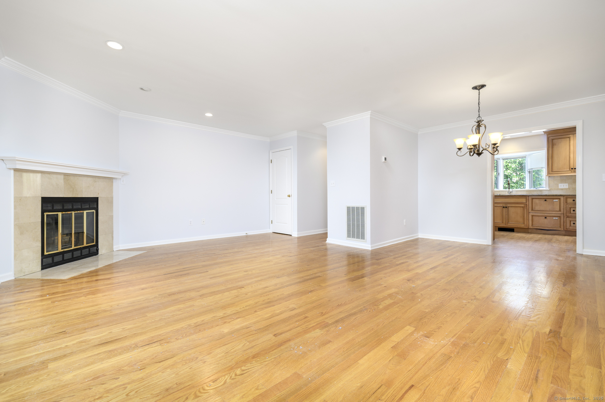 668 Glenbrook Road 9
