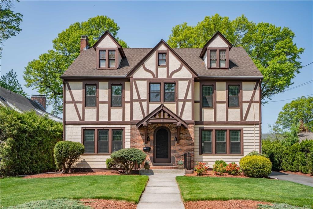Photo 1 of 40 of 121 Foxcroft Road house