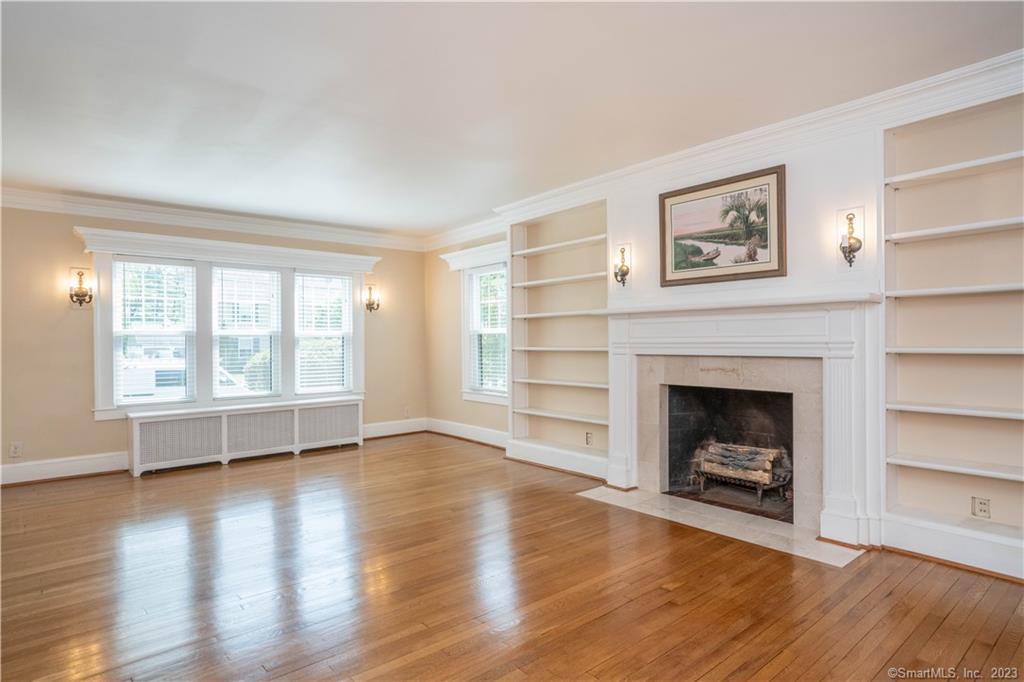 Photo 8 of 40 of 121 Foxcroft Road house