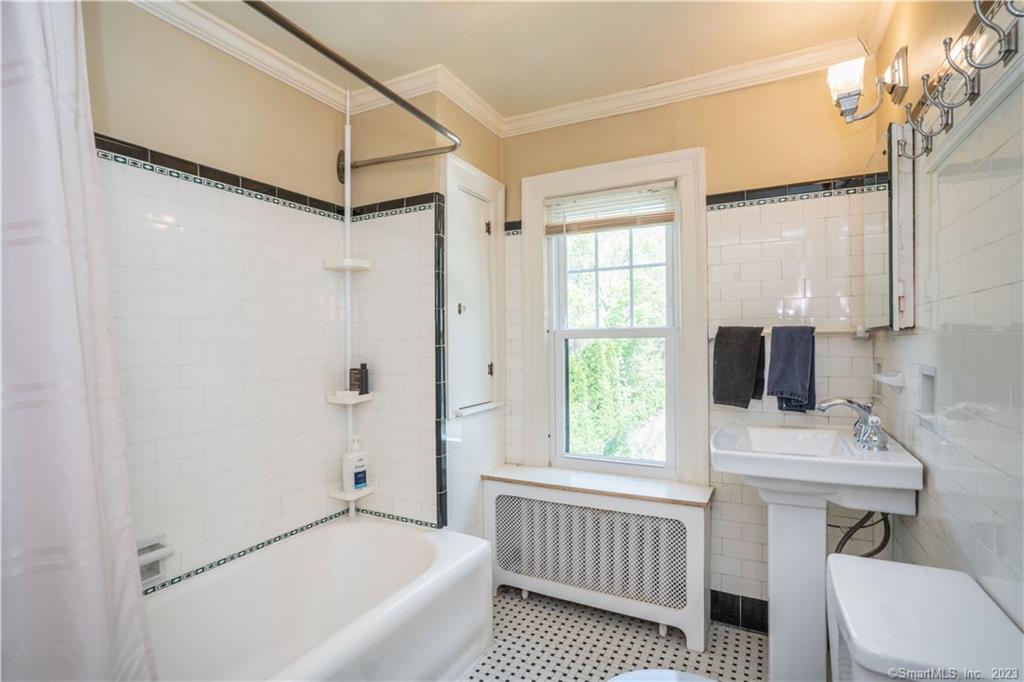 Photo 27 of 40 of 121 Foxcroft Road house