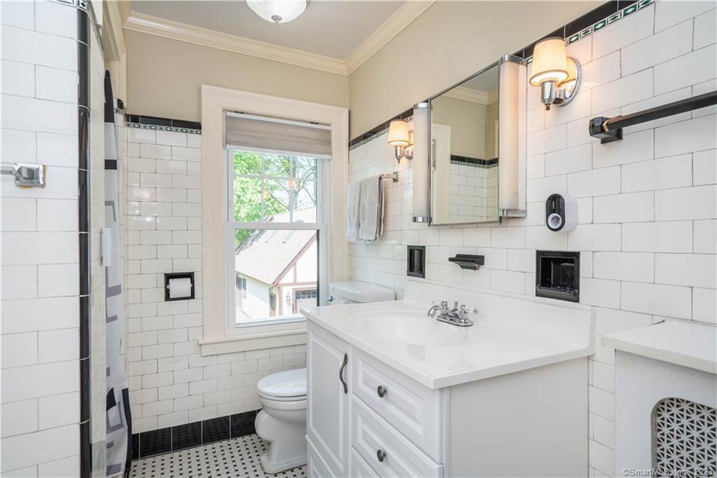 Photo 23 of 40 of 121 Foxcroft Road house