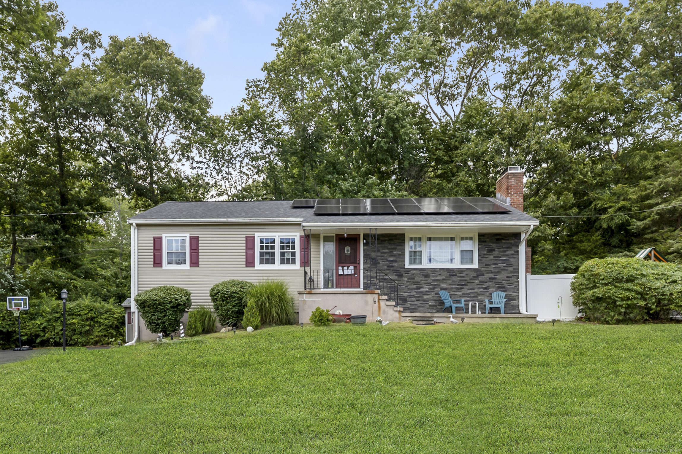 7 Cindy Lane, Norwalk, Connecticut - 3 Bedrooms  
2 Bathrooms  
7 Rooms - 