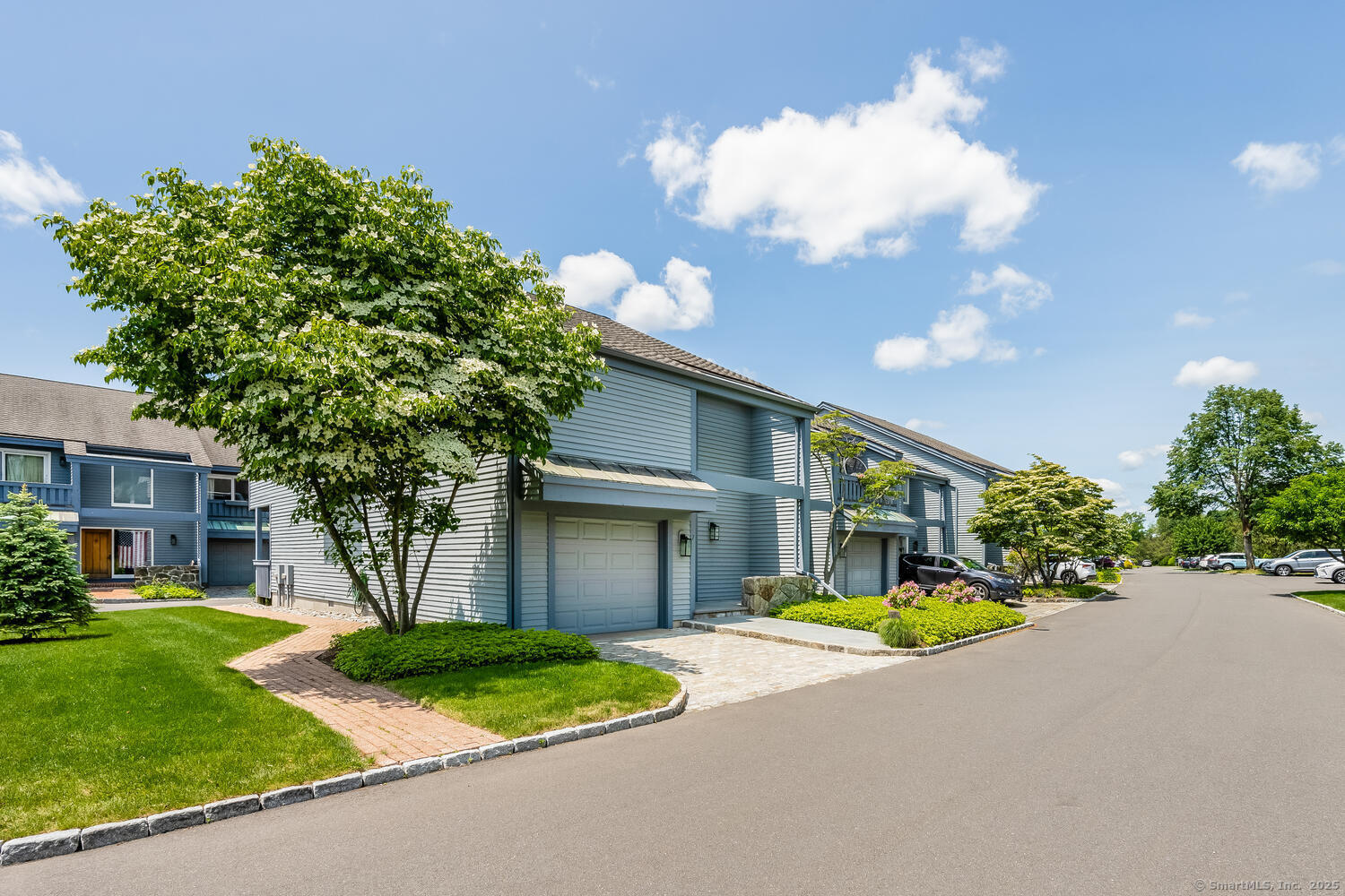 Island Drive 7, Norwalk, Connecticut - 2 Bedrooms  
2 Bathrooms  
5 Rooms - 