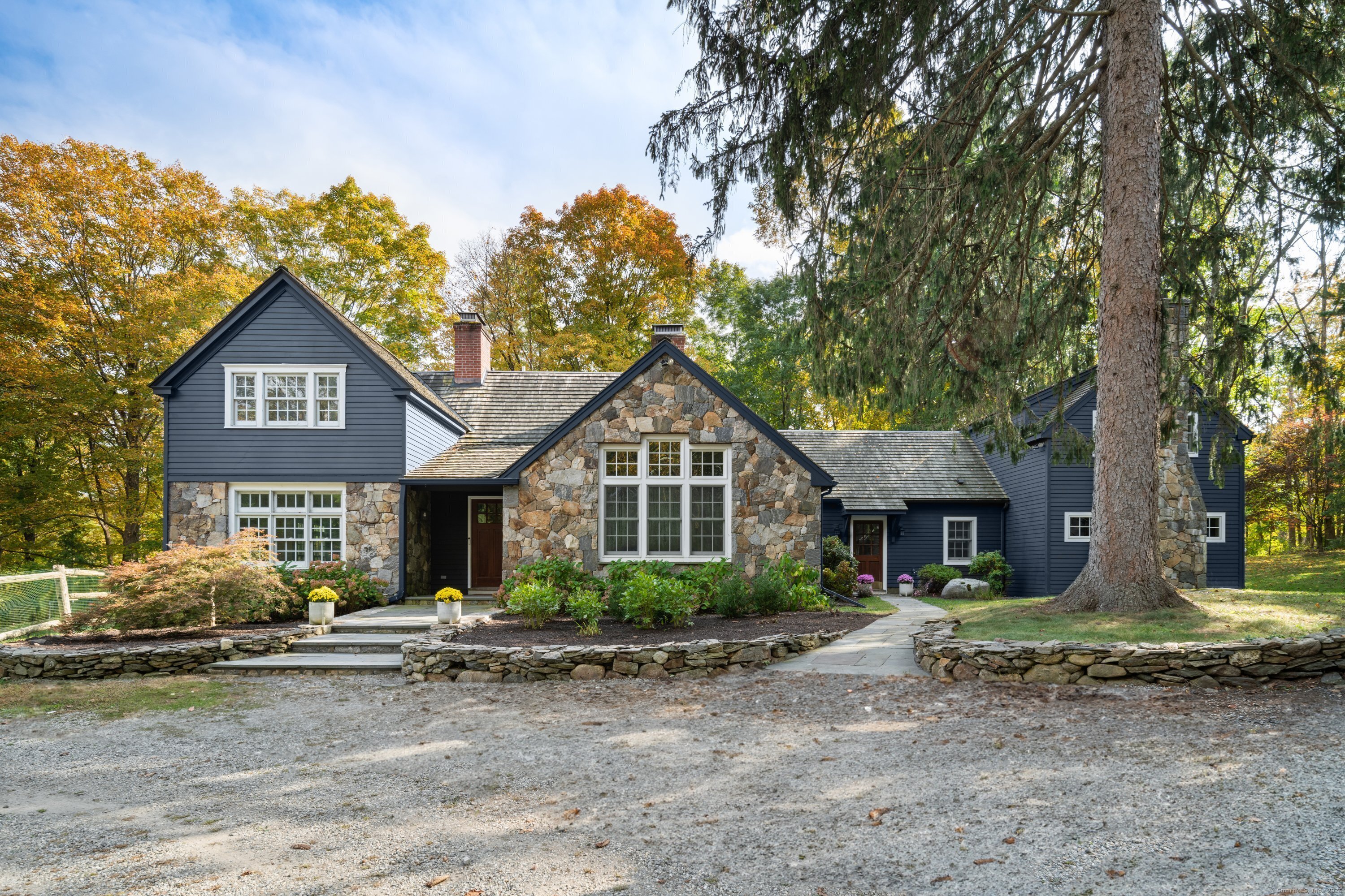 Property for Sale at Cross Highway, Redding, Connecticut - Bedrooms: 6 
Bathrooms: 6 
Rooms: 14  - $1,659,000