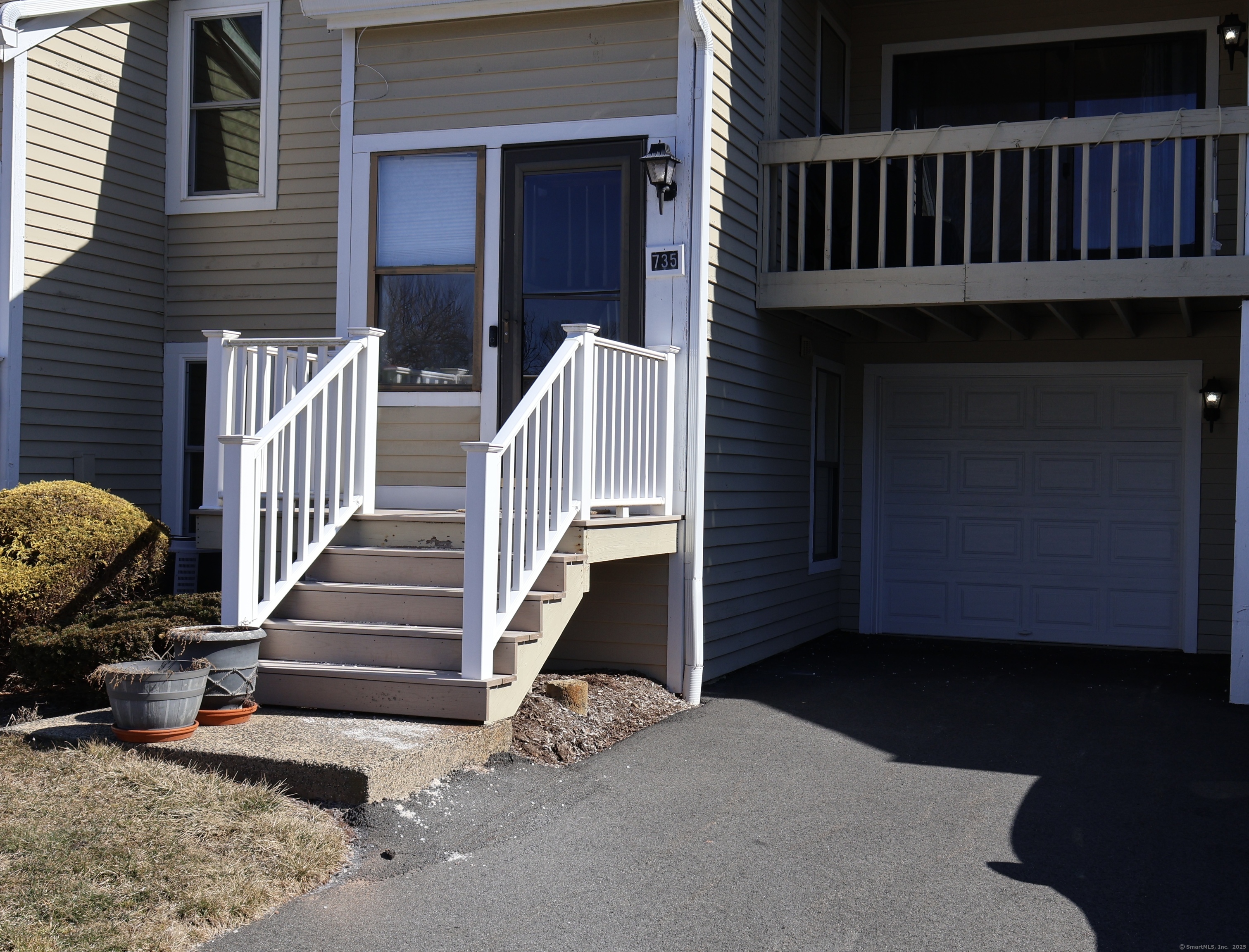 Robert Frost Drive 735, Branford, Connecticut - 2 Bedrooms  
2 Bathrooms  
5 Rooms - 