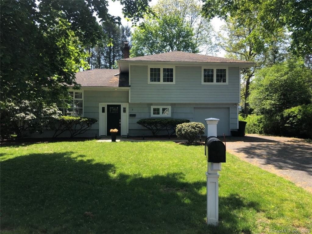 Rental Property at 5 Sniffen Road, Westport, Connecticut - Bedrooms: 3 
Bathrooms: 2 
Rooms: 6  - $6,500 MO.