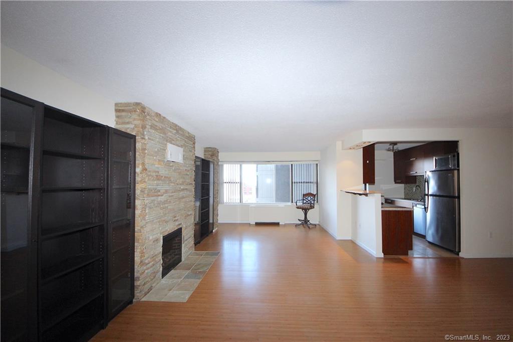 Rental Property at Strawberry Hill Avenue 2G, Stamford, Connecticut - Bedrooms: 1 
Bathrooms: 1 
Rooms: 3  - $2,300 MO.