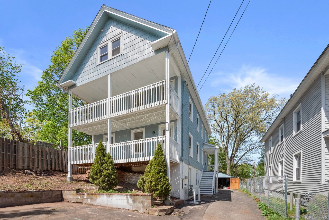Property for Sale at Pine Street, Meriden, Connecticut - Bedrooms: 4 
Bathrooms: 2 
Rooms: 12  - $419,700
