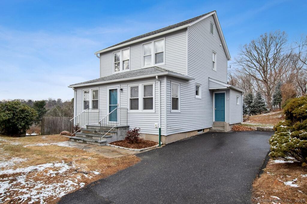 Rental Property at 9 Cunningham Place, Westport, Connecticut - Bedrooms: 3 
Bathrooms: 1.5 
Rooms: 6  - $4,200 MO.