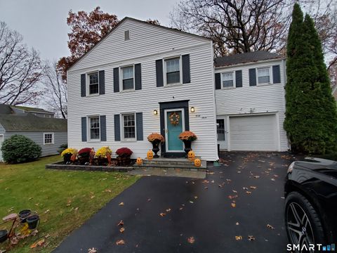 Photo of 43 Bateswood Road, Waterbury, CT 06706 (MLS # 24157866)