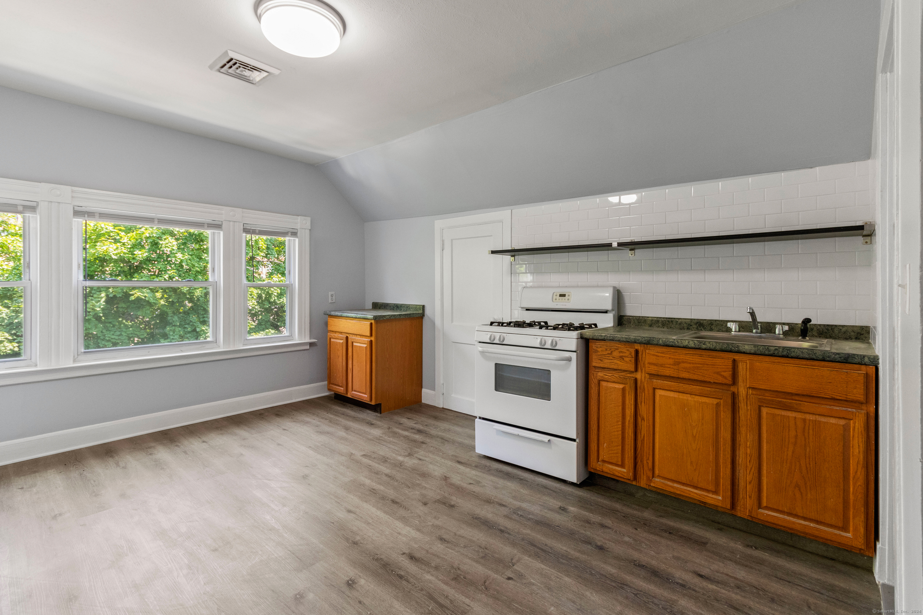 Tilton Street 3, New Haven, Connecticut - 2 Bedrooms  
1 Bathrooms  
4 Rooms - 
