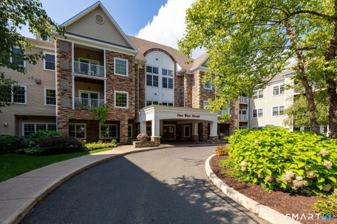 Photo of 1 West Street #215, Simsbury, CT 06070 (MLS # 24197881)