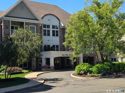 Photo of 1 West Street #215, Simsbury, CT 06070 (MLS # 24197881)