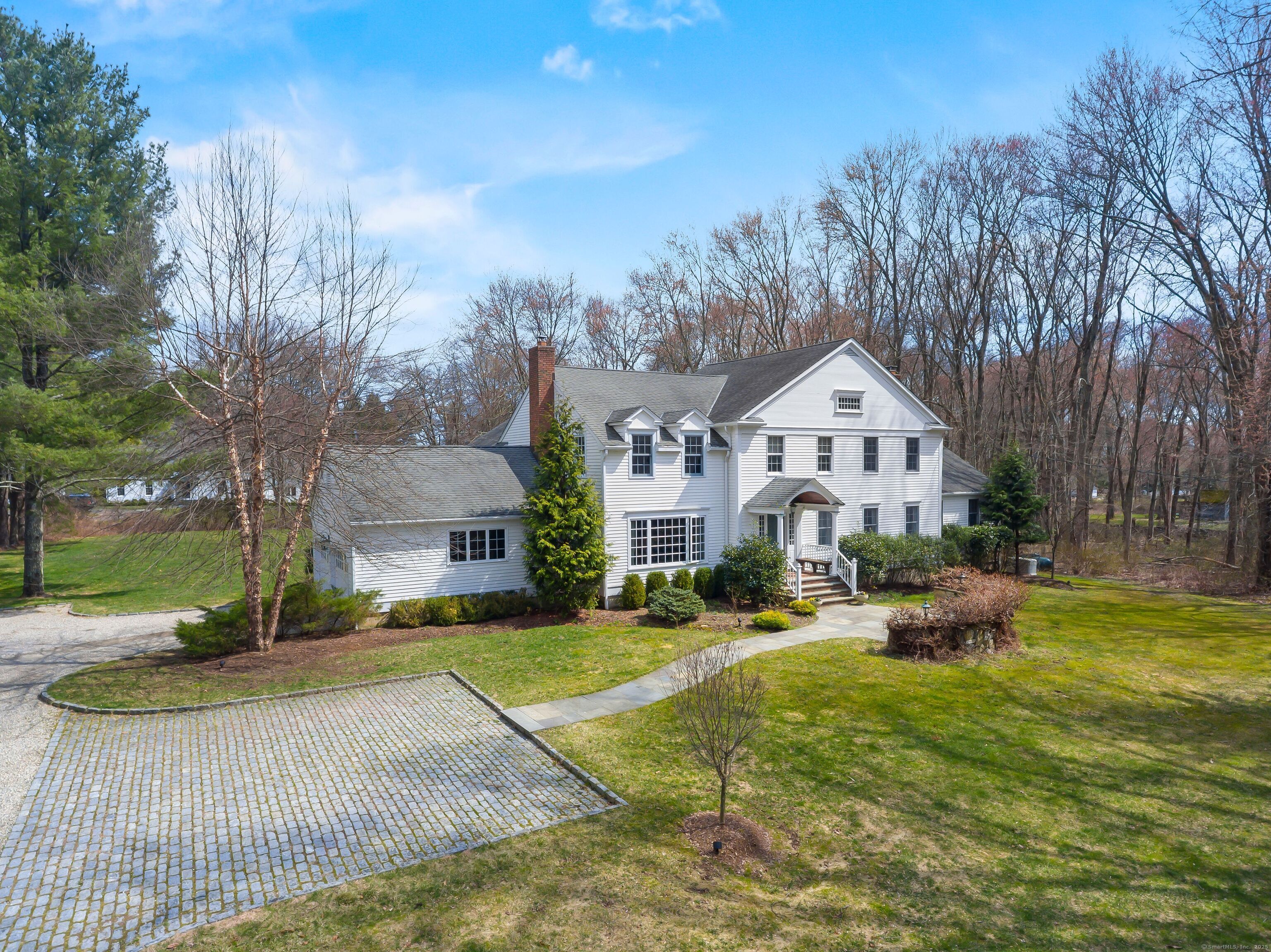 410 Redding Road, Fairfield, Connecticut - 5 Bedrooms  
3.5 Bathrooms  
18 Rooms - 