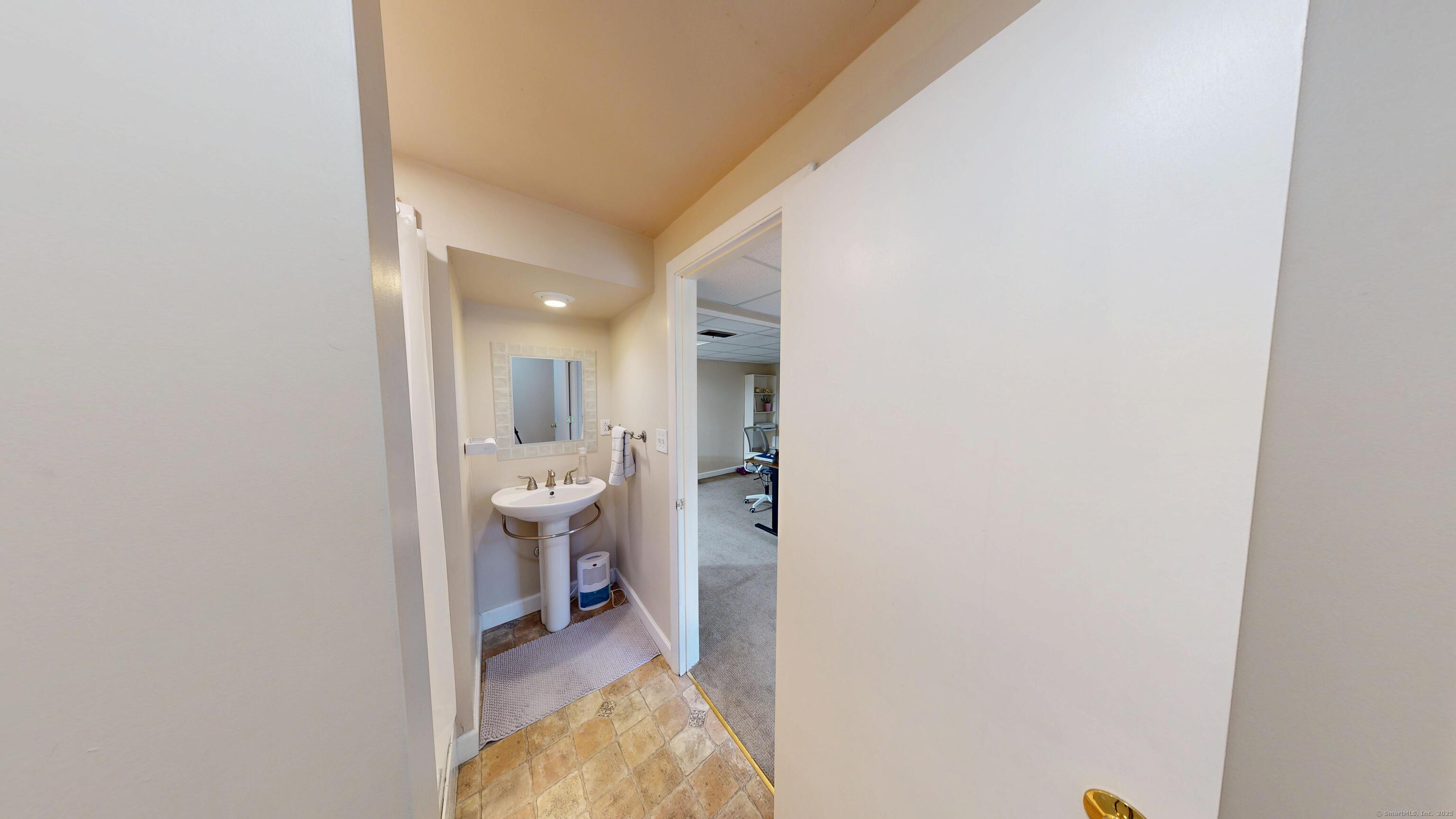 933 Farmington Drive, Cheshire, Connecticut image 24