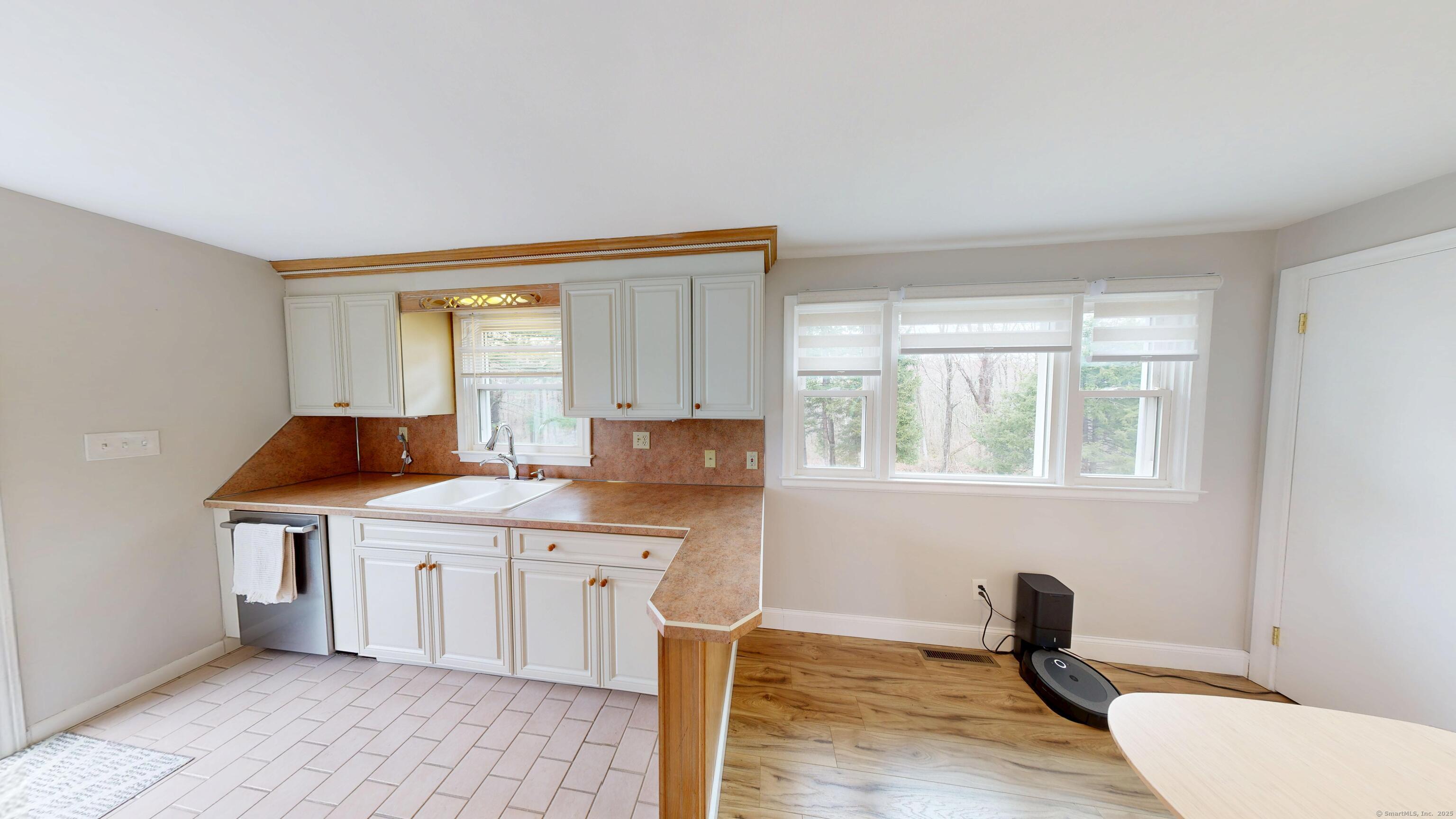 933 Farmington Drive, Cheshire, Connecticut image 12