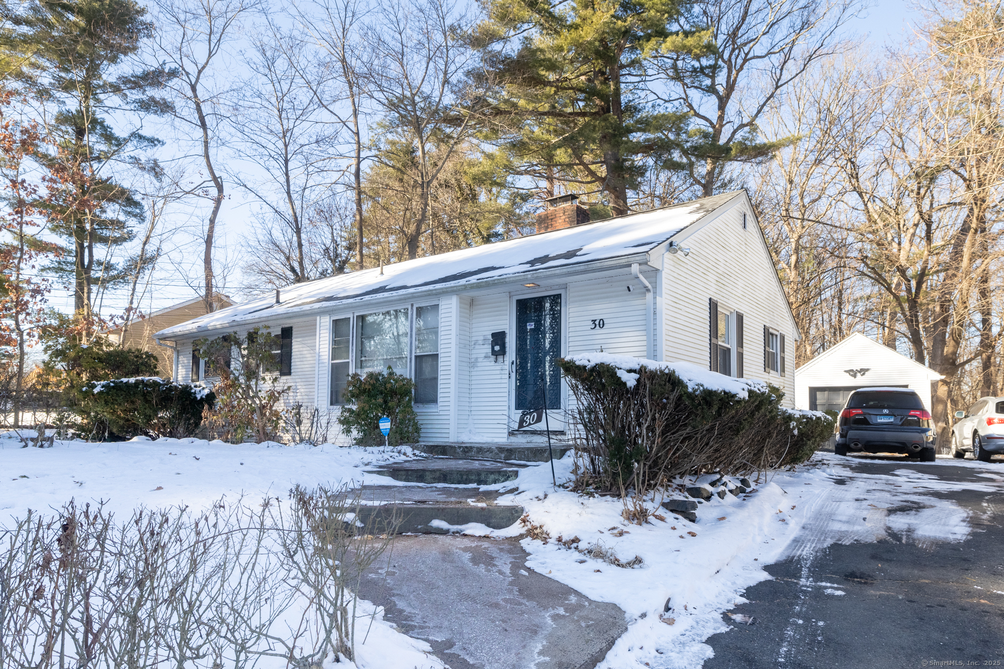 Daniel Boulevard, Bloomfield, Connecticut - 3 Bedrooms  
1 Bathrooms  
5 Rooms - 