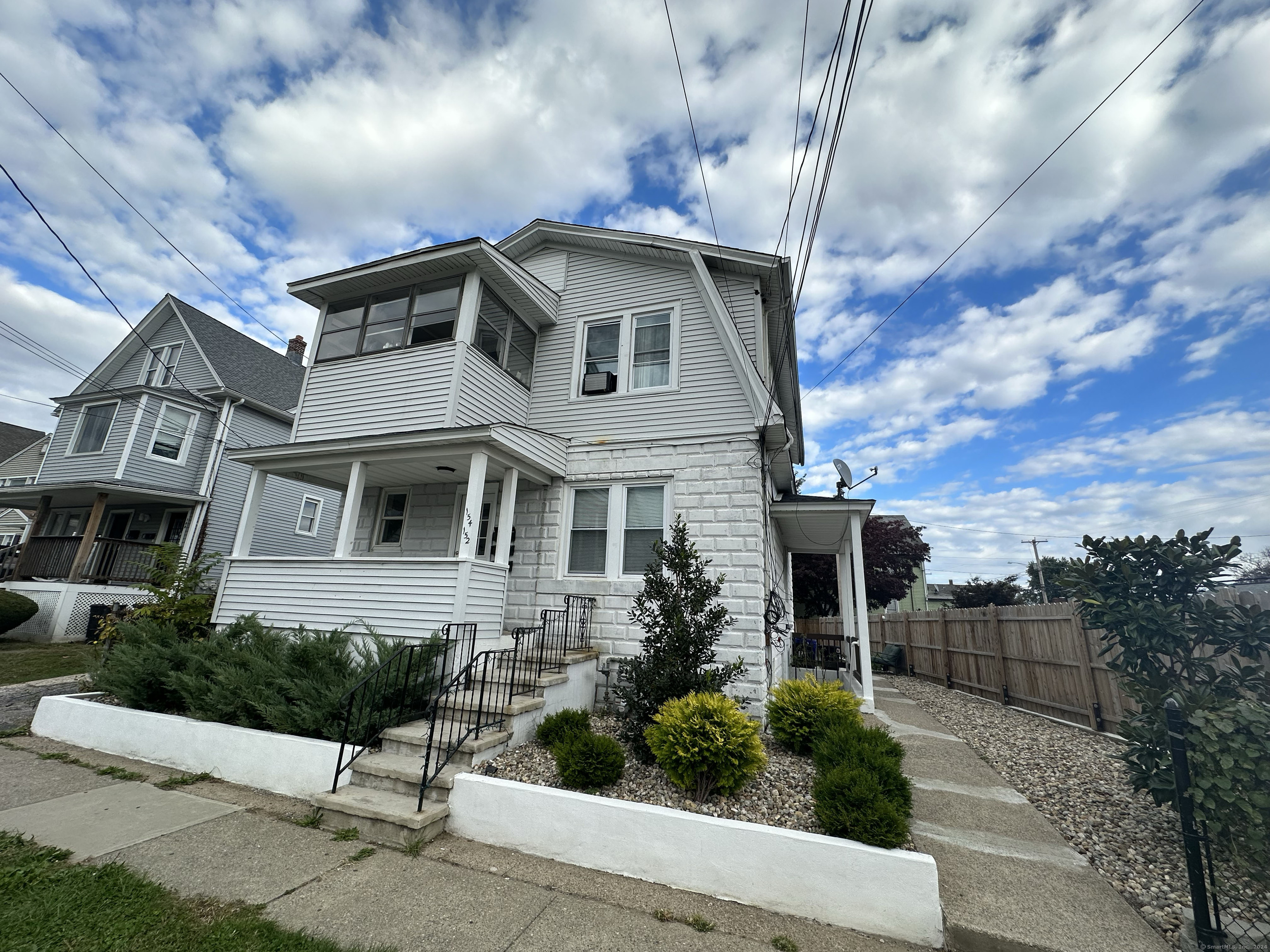 Property for Sale at 152 Thompson Street 2nd Flr, Stratford, Connecticut - Bedrooms: 2 
Bathrooms: 1 
Rooms: 4  - $2,200
