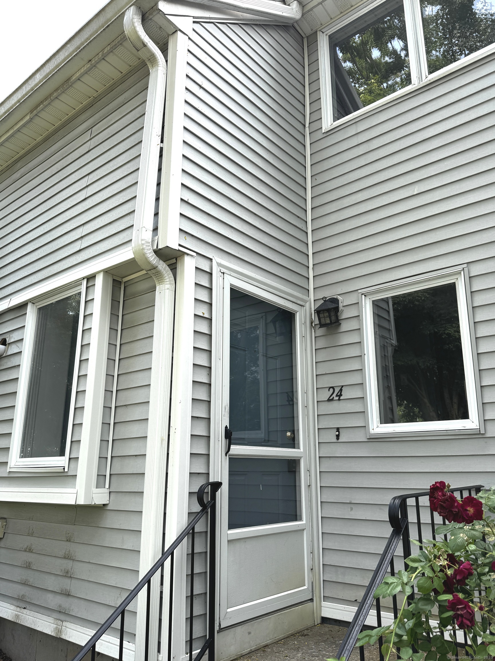 28 Third Street 24