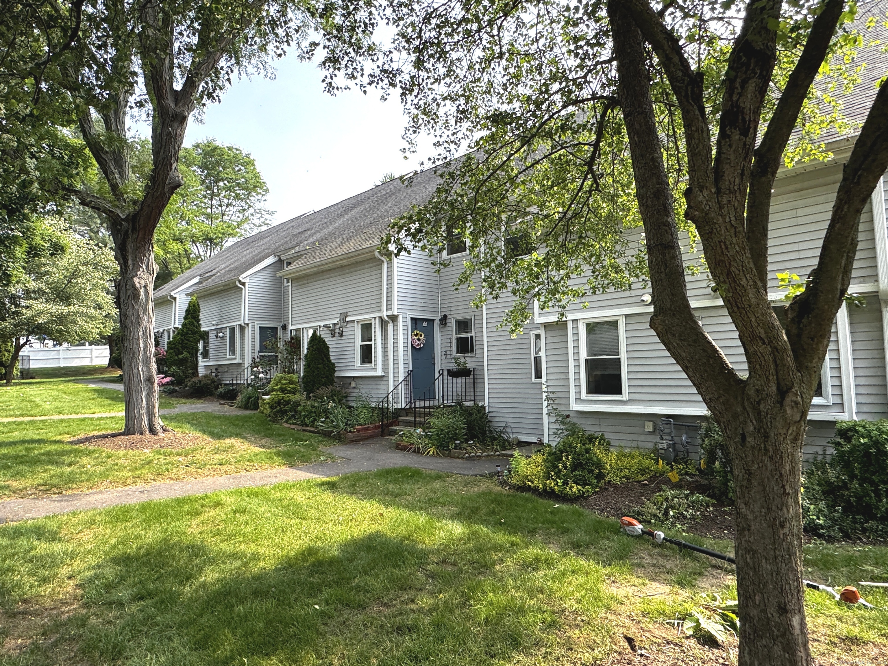 28 Third Street 24