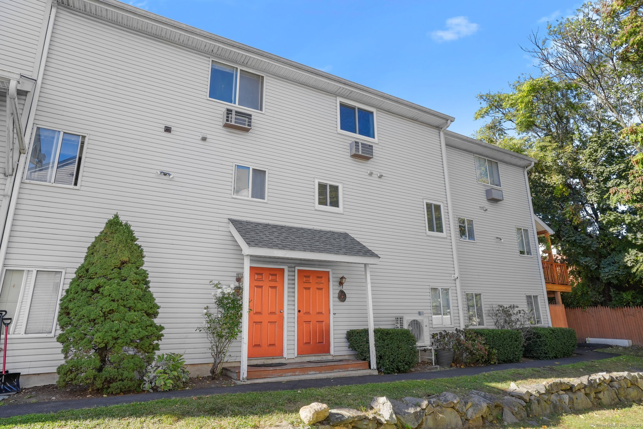 Rental Property at 118 W Cedar Street Apt 4, Norwalk, Connecticut - Bedrooms: 2 
Bathrooms: 2 
Rooms: 4  - $2,800 MO.