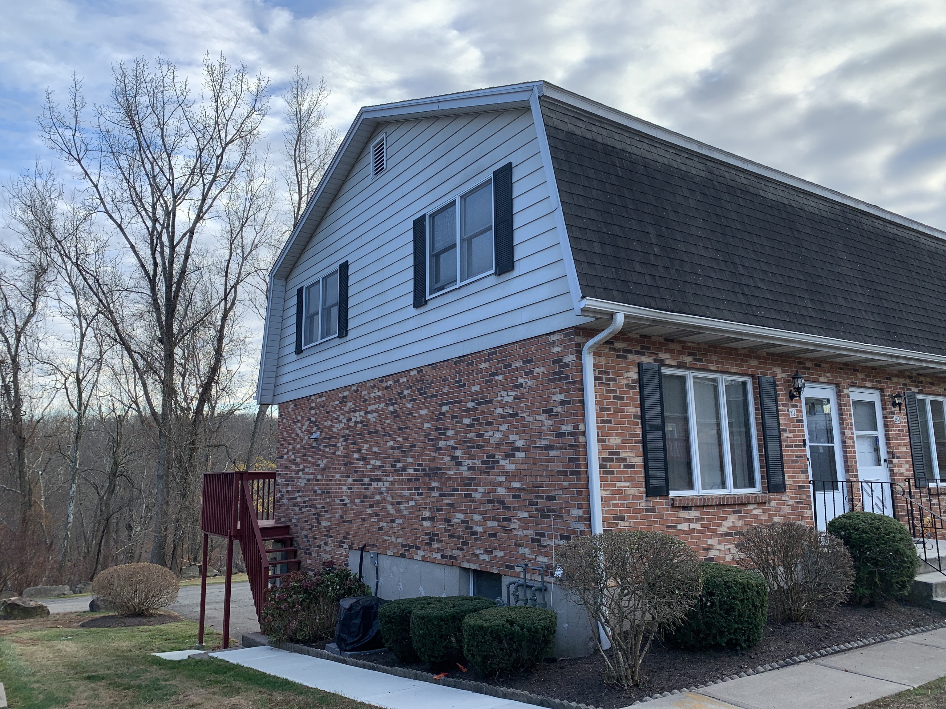 1385 Highland Avenue 23B, Waterbury, Connecticut - 2 Bedrooms  
2 Bathrooms  
4 Rooms - 