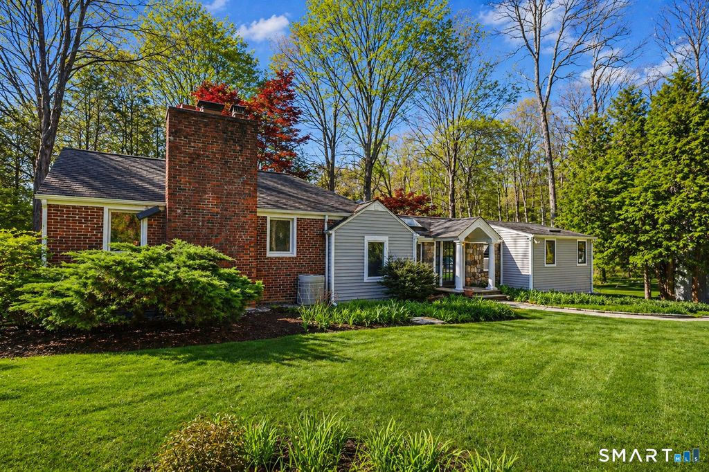 Photo of 815 Valley Road, New Canaan, CT 06840 (MLS # 24171336)