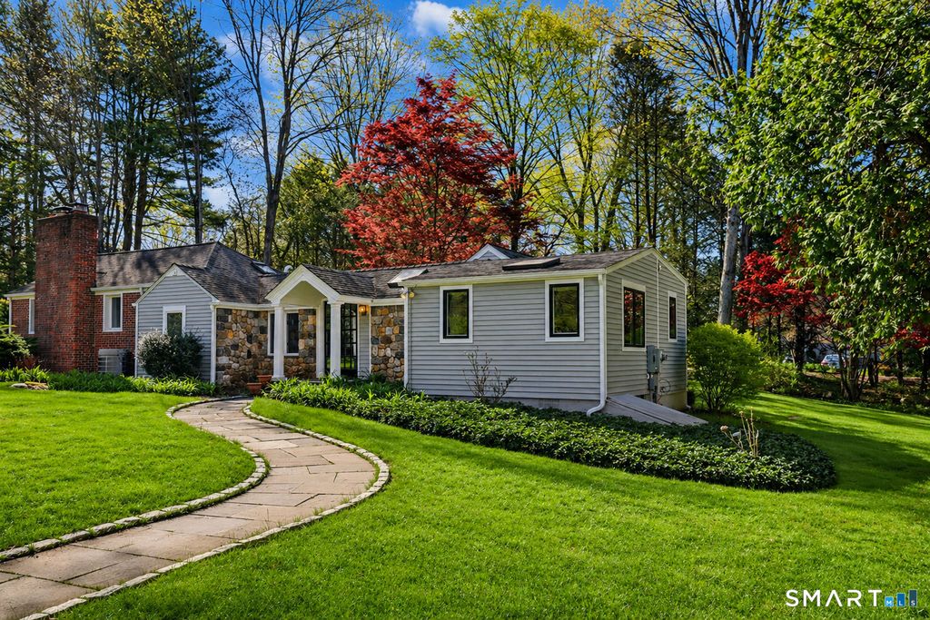 Photo of 815 Valley Road, New Canaan, CT 06840 (MLS # 24171336)