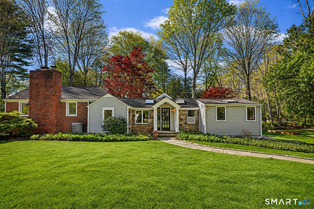 Photo of 815 Valley Road, New Canaan, CT 06840 (MLS # 24171336)