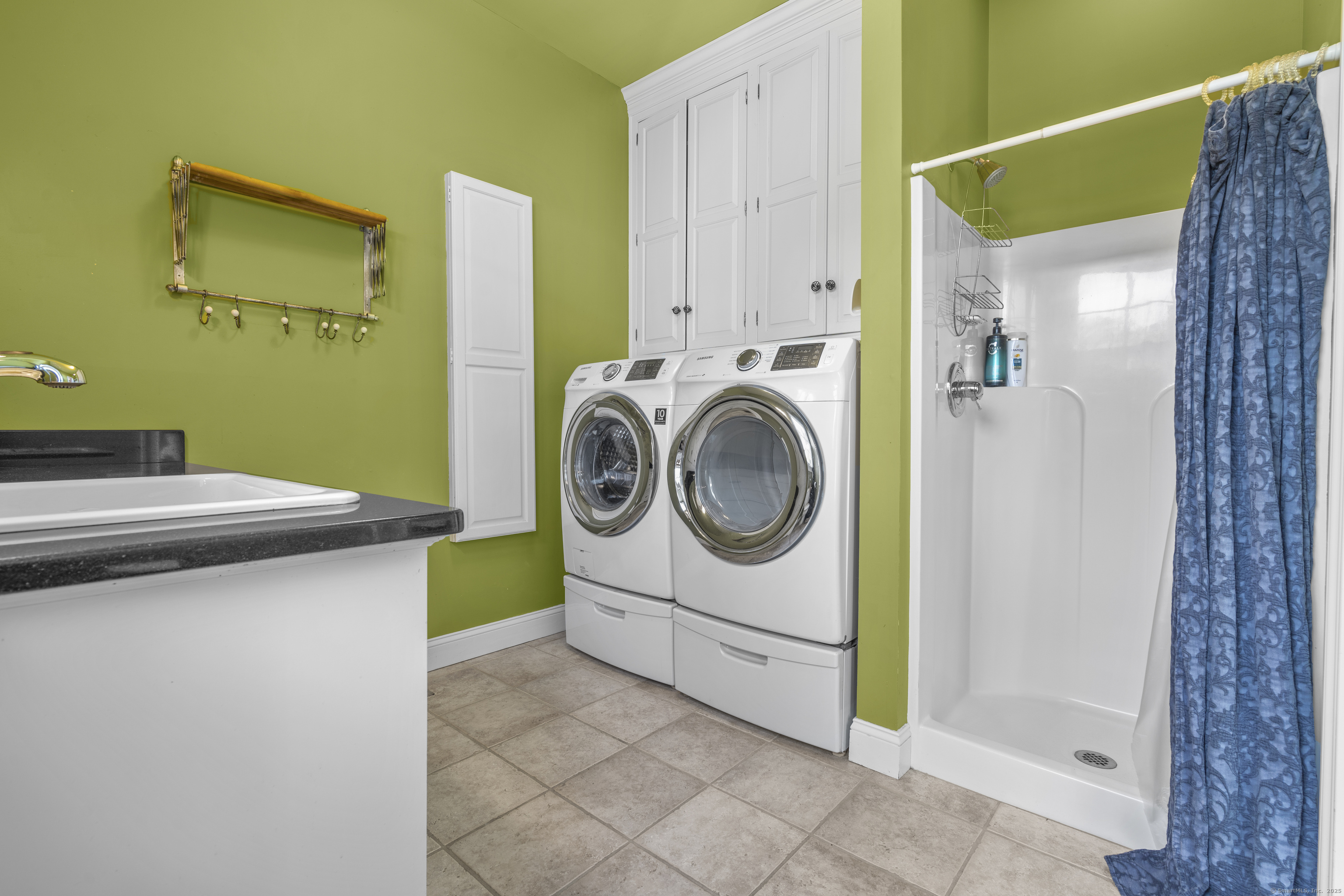 Burlington, Connecticut 06013, United States, 4 Bedrooms Bedrooms, ,5 BathroomsBathrooms,Residential,Active,178649