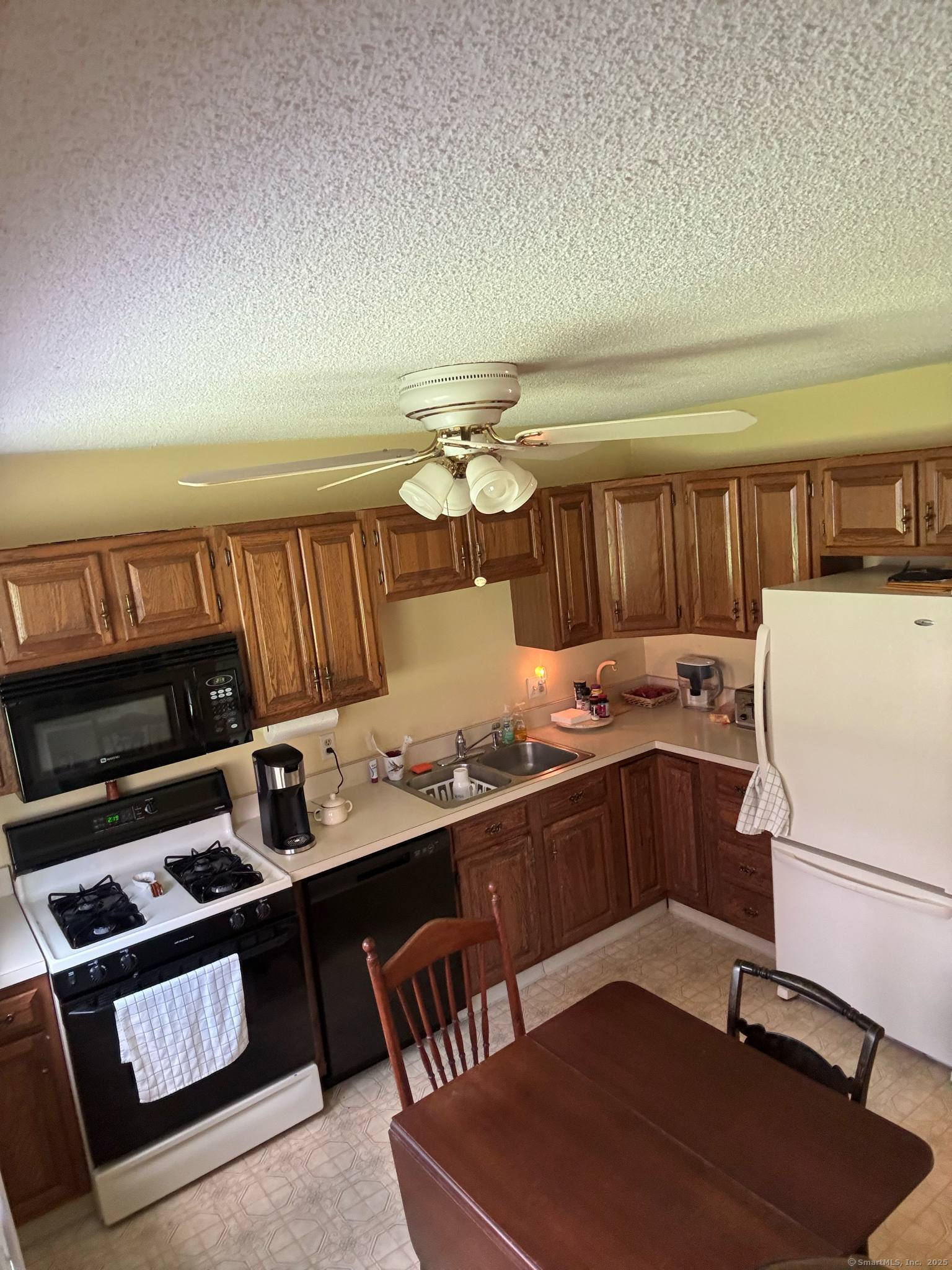 23 Saint Andrews Close #23, Torrington, Connecticut image 9